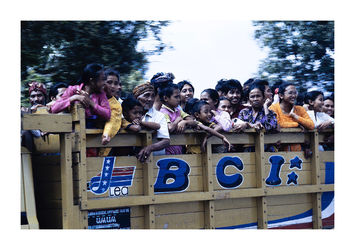 _DSF0941 kopiera-SharpenAI-motion_border